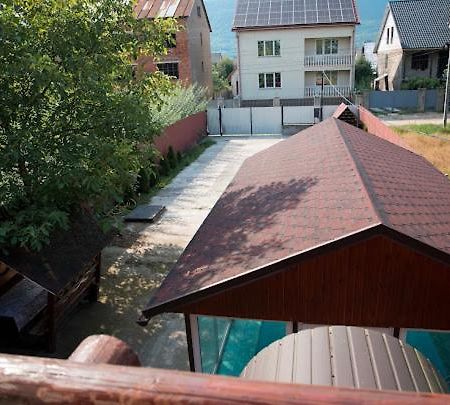 Gasthaus Banik Chust Exterior foto