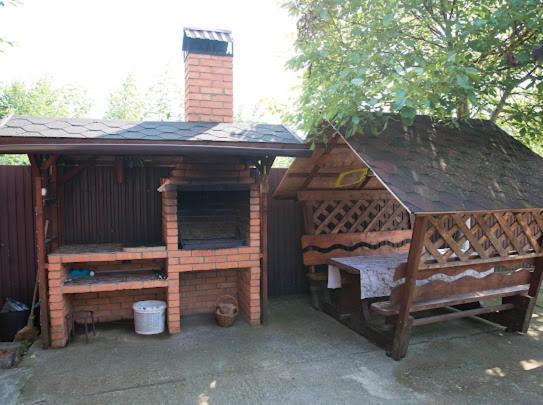 Gasthaus Banik Chust Exterior foto